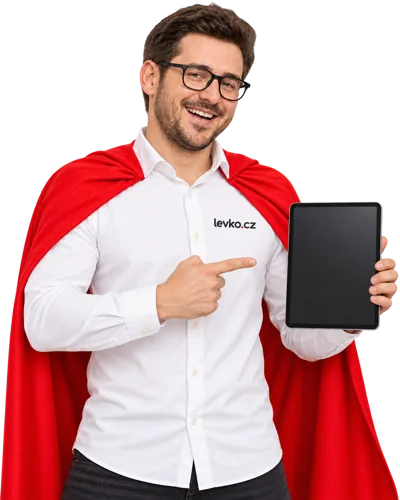 Maskot Levko v červeném plášti ukazuje na tablet s radami